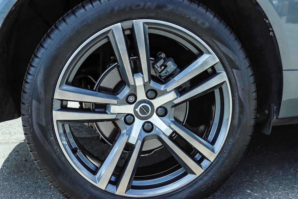 Thumbnail: 2020 Volvo XC60 - 23
