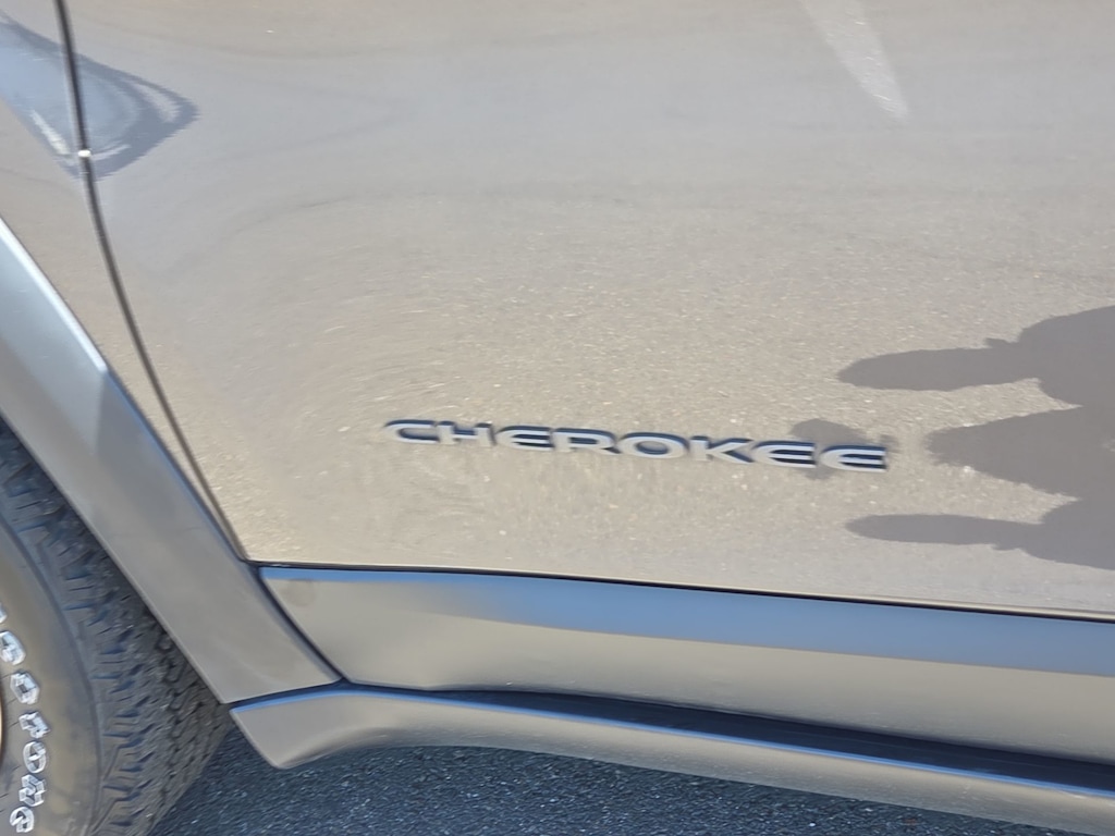 Thumbnail: 2020 Jeep Cherokee - 7