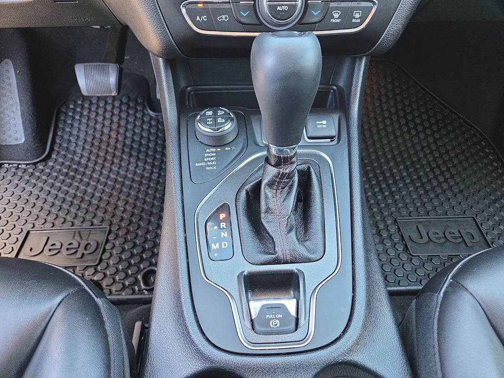 Thumbnail: 2020 Jeep Cherokee - 14