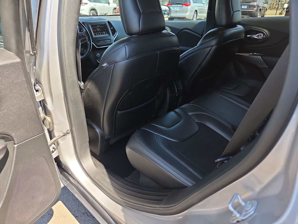 Thumbnail: 2019 Jeep Cherokee - 13