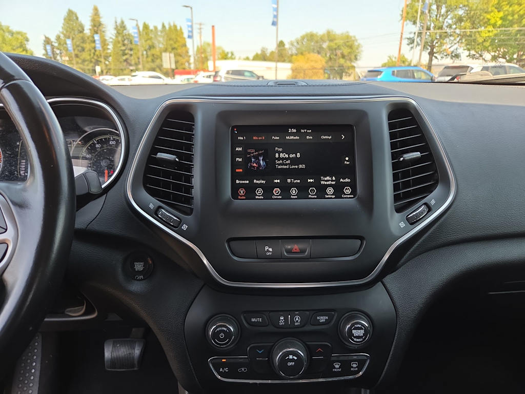 Thumbnail: 2019 Jeep Cherokee - 15