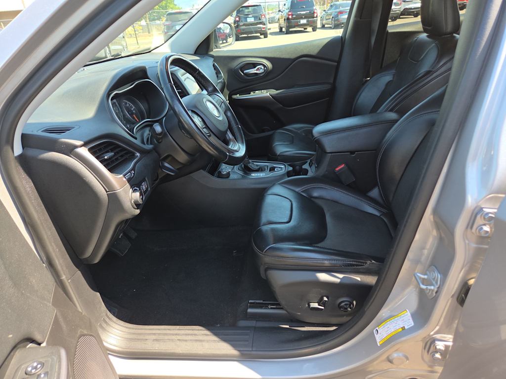 Thumbnail: 2019 Jeep Cherokee - 11