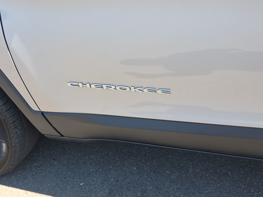 Thumbnail: 2019 Jeep Cherokee - 7