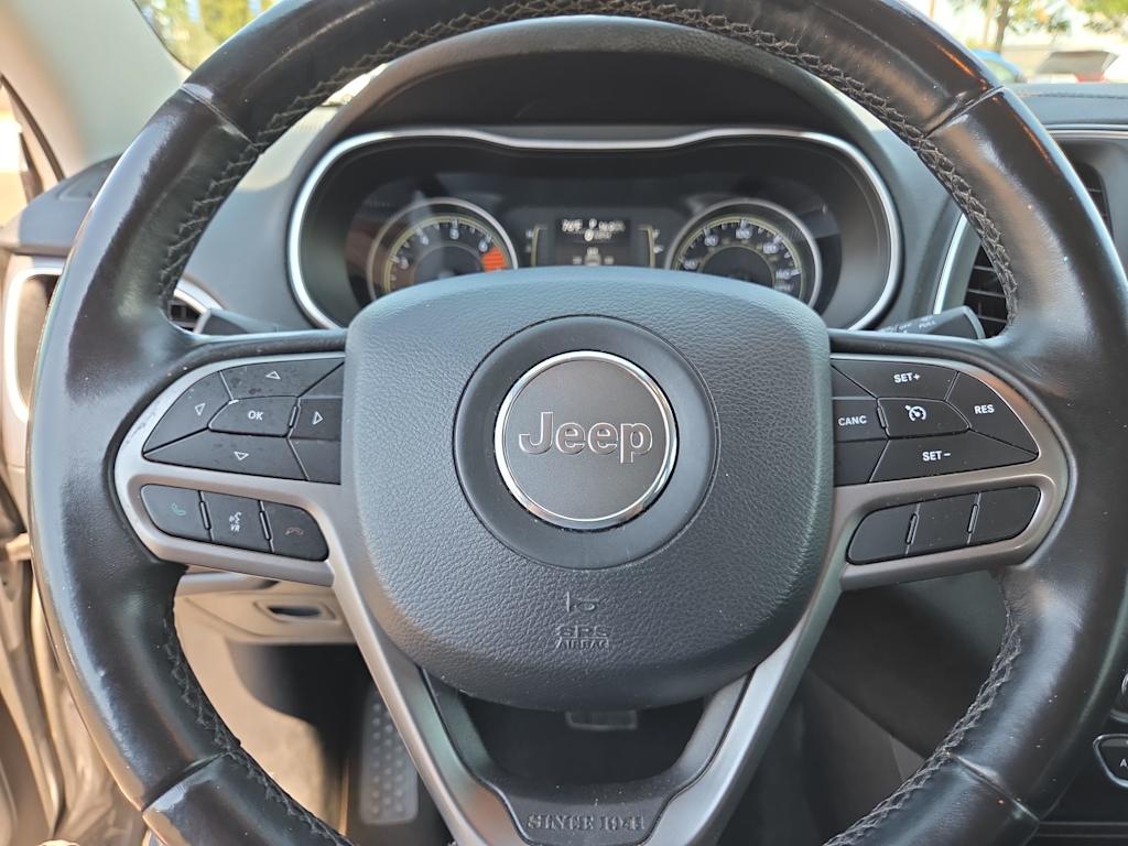 Thumbnail: 2019 Jeep Cherokee - 14
