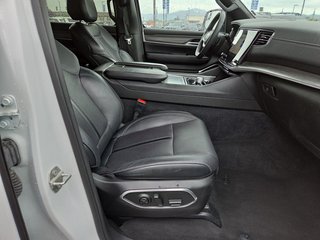 Thumbnail: 2024 Jeep Wagoneer - 11