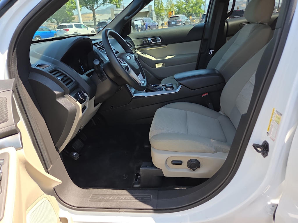 Thumbnail: 2015 Ford Explorer - 11