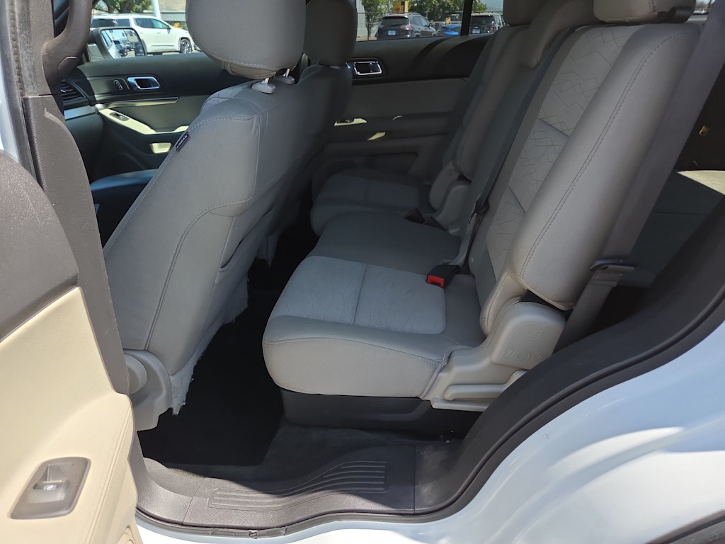 Thumbnail: 2015 Ford Explorer - 28