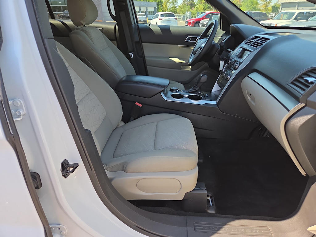 Thumbnail: 2015 Ford Explorer - 12