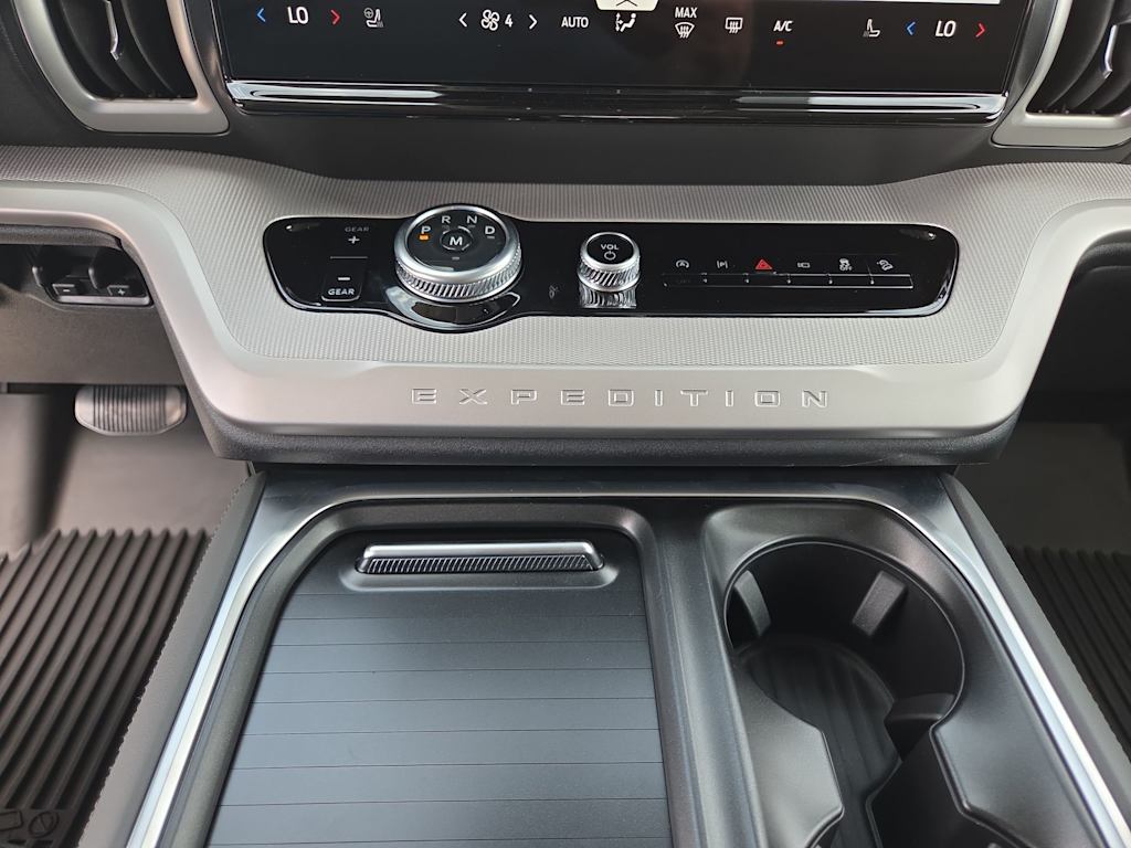 Thumbnail: 2026 Ford Expedition MAX - 25
