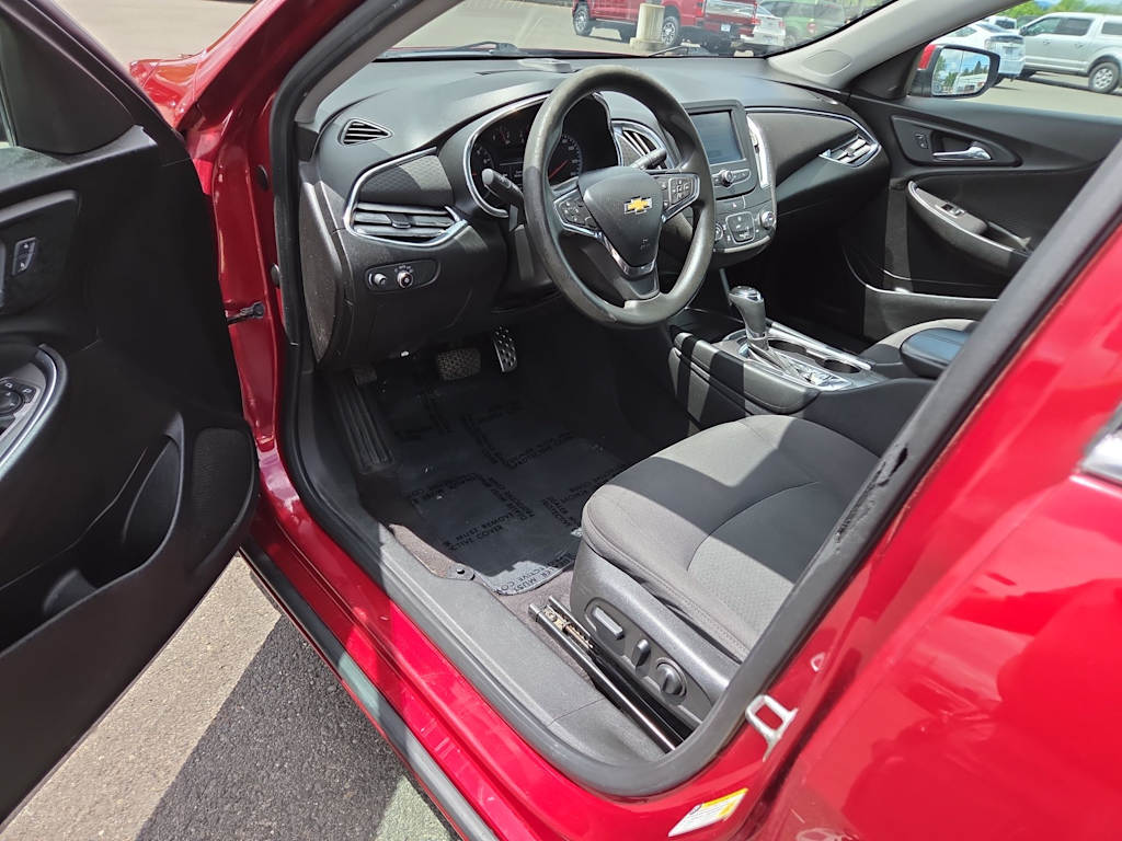 Thumbnail: 2017 Chevrolet Malibu - 22