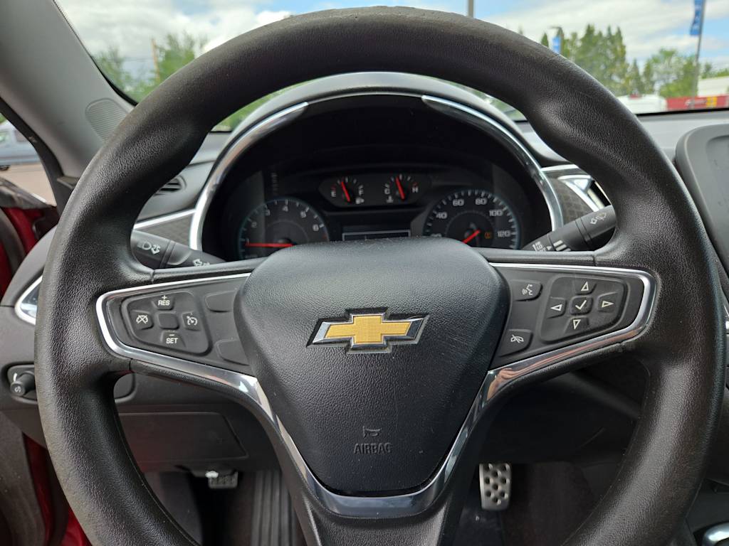 Thumbnail: 2017 Chevrolet Malibu - 10