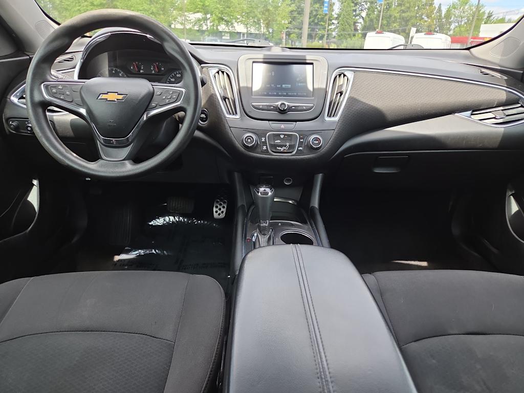 Thumbnail: 2017 Chevrolet Malibu - 2