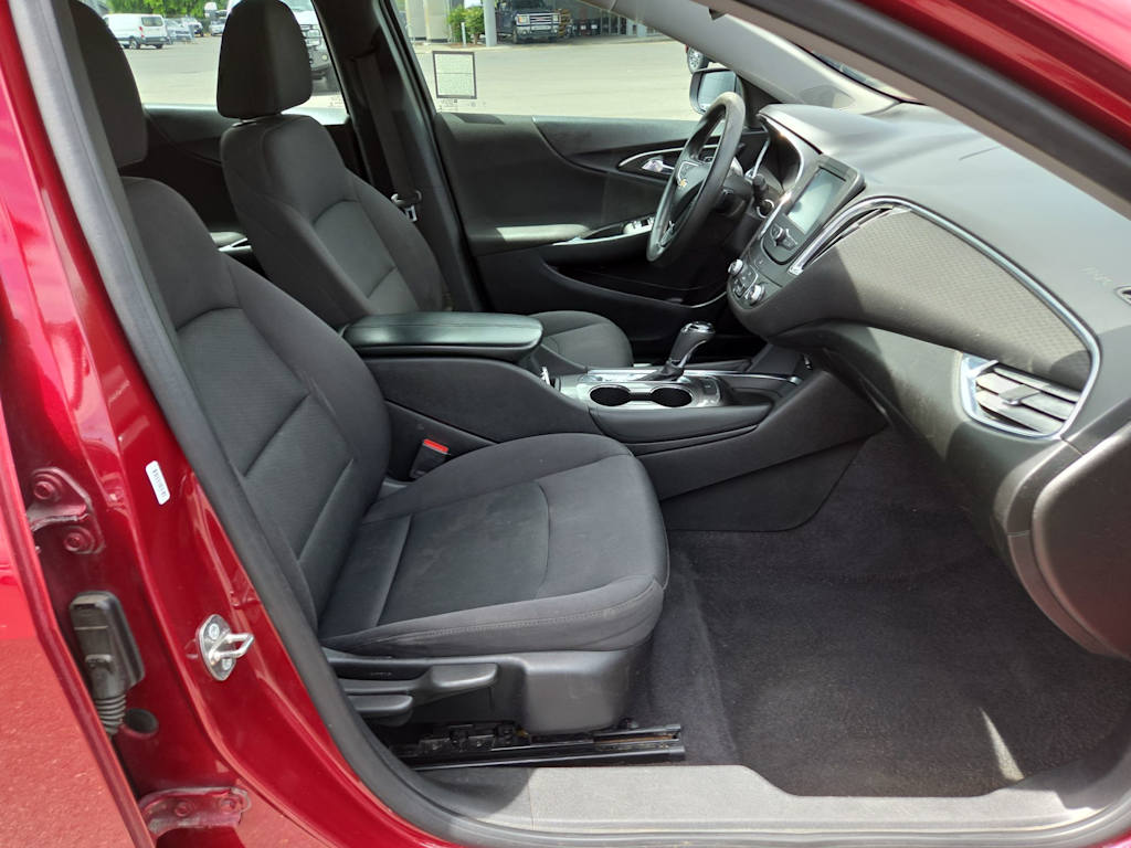 Thumbnail: 2017 Chevrolet Malibu - 12