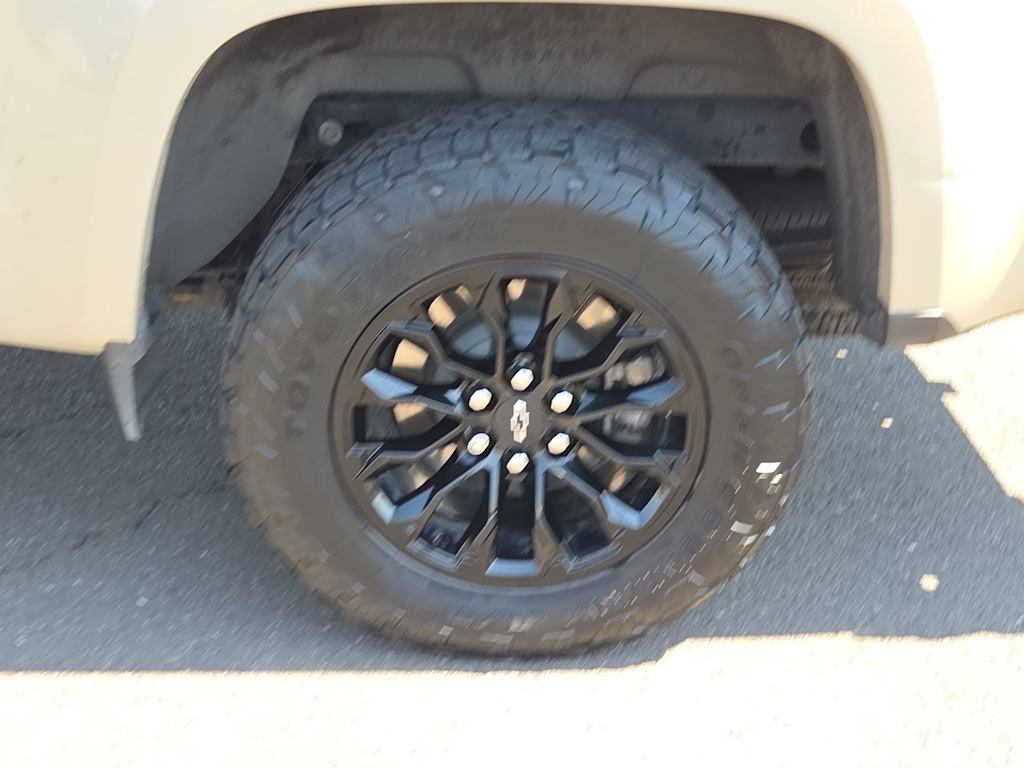 Thumbnail: 2022 Chevrolet Colorado - 8