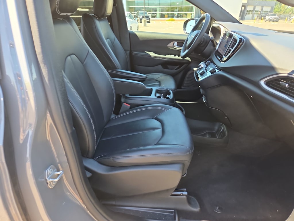 Thumbnail: 2025 Chrysler Pacifica - 11