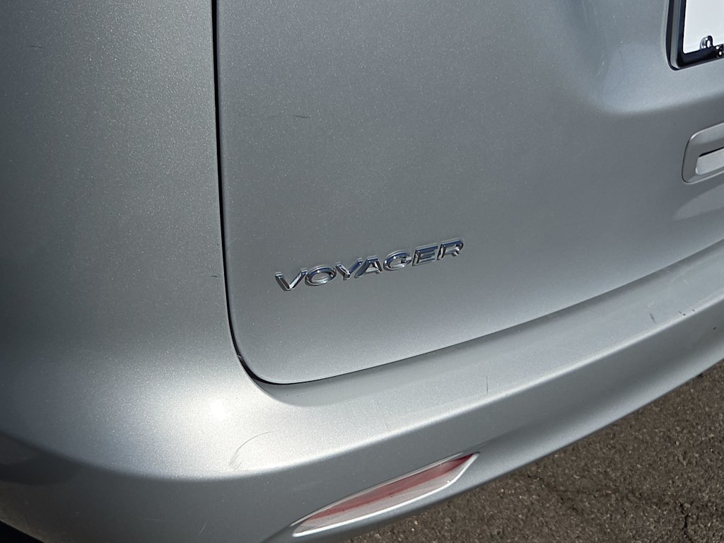 Thumbnail: 2023 Chrysler Voyager - 7