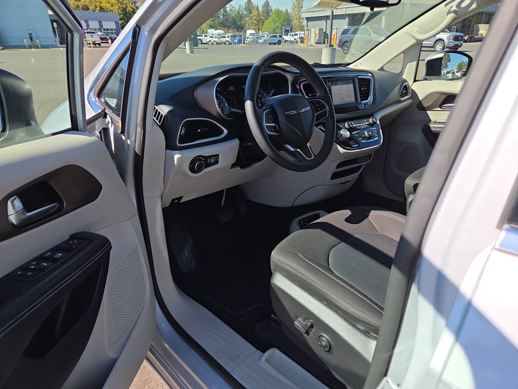 Thumbnail: 2023 Chrysler Voyager - 2