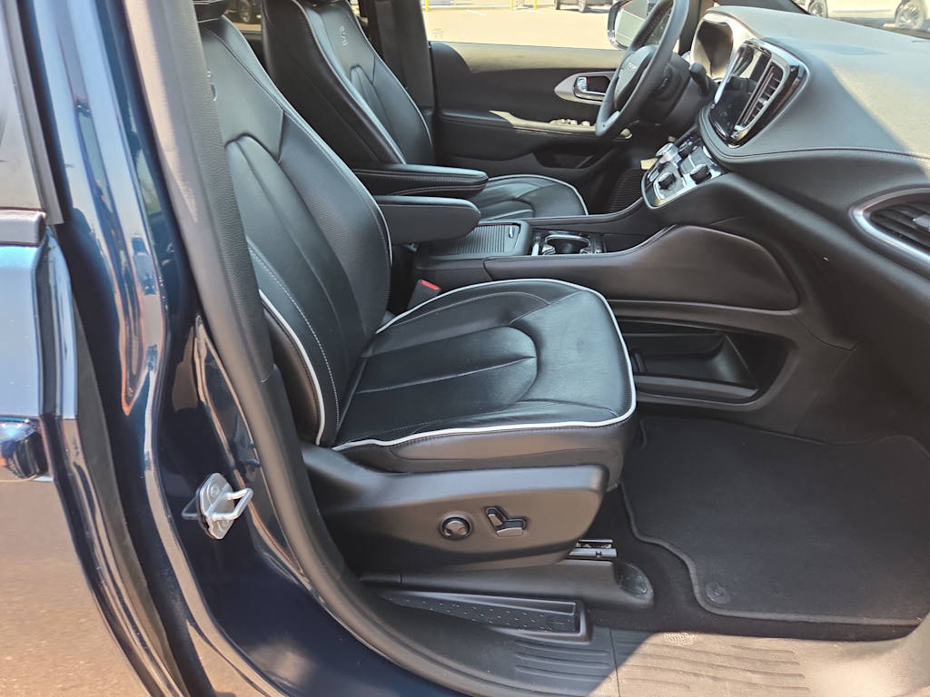 Thumbnail: 2025 Chrysler Pacifica - 11