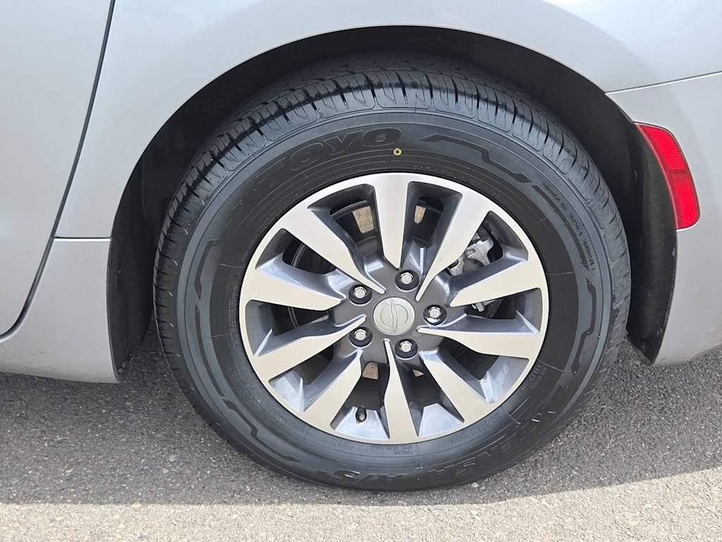 Thumbnail: 2020 Chrysler Pacifica - 8