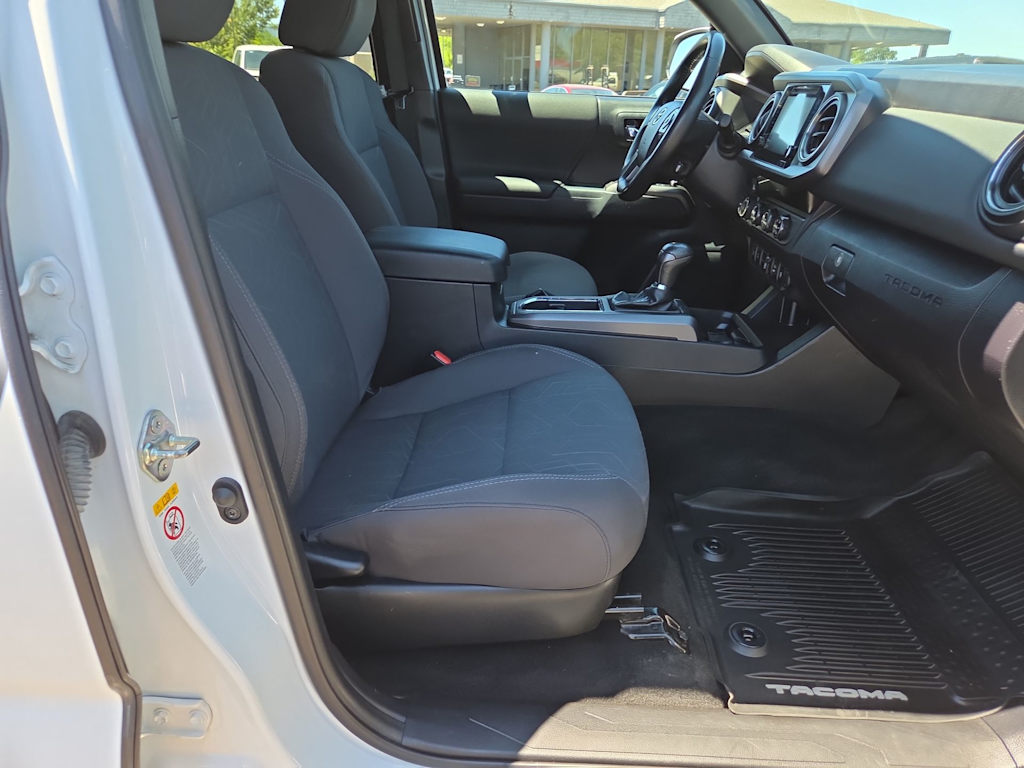 Thumbnail: 2018 Toyota Tacoma - 12