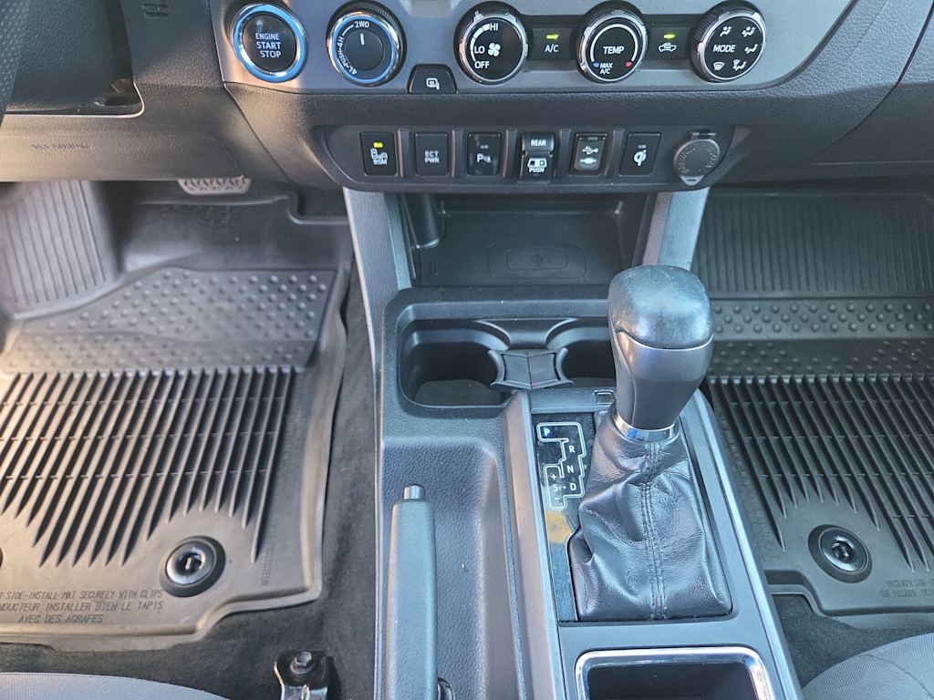 Thumbnail: 2018 Toyota Tacoma - 15