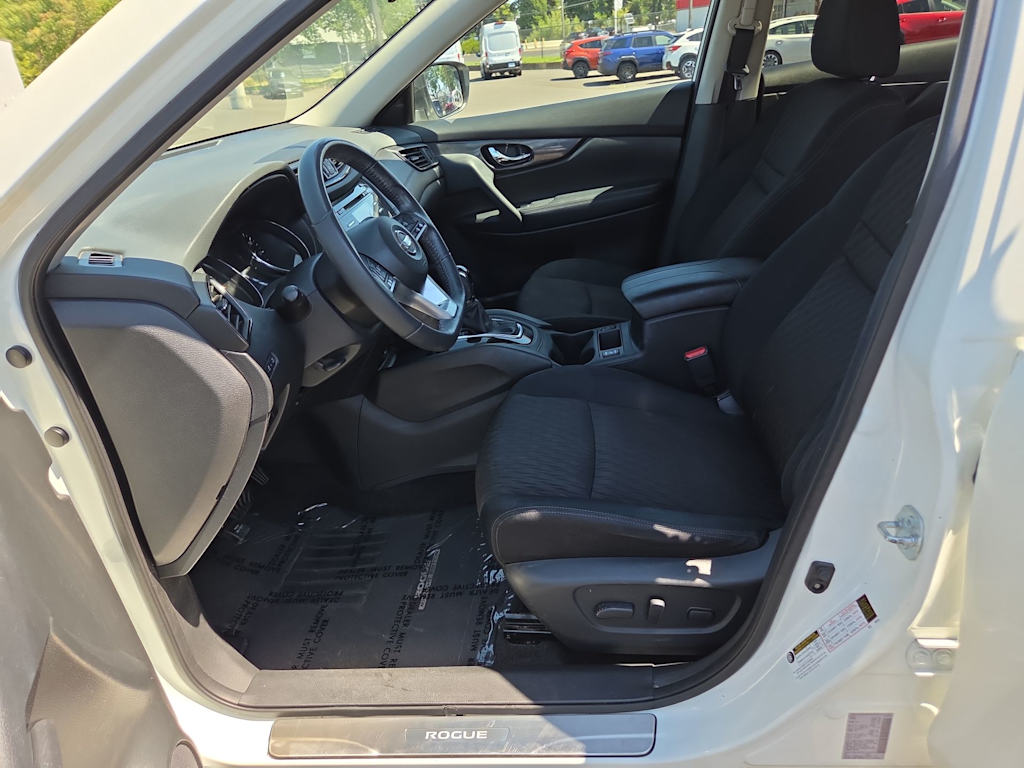 Thumbnail: 2017 Nissan Rogue - 11