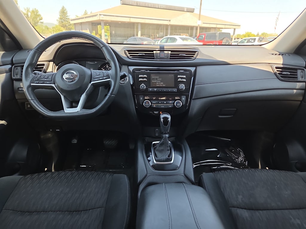 Thumbnail: 2017 Nissan Rogue - 10