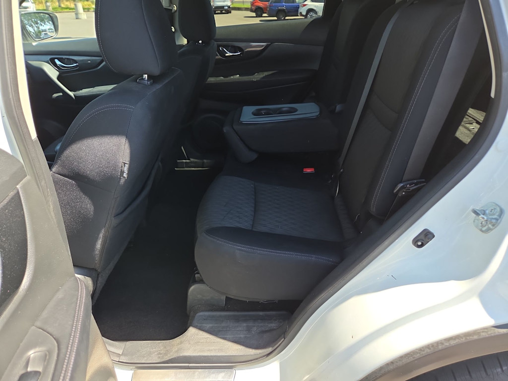Thumbnail: 2017 Nissan Rogue - 28