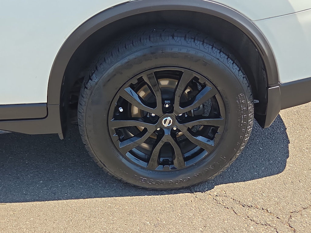 Thumbnail: 2017 Nissan Rogue - 8