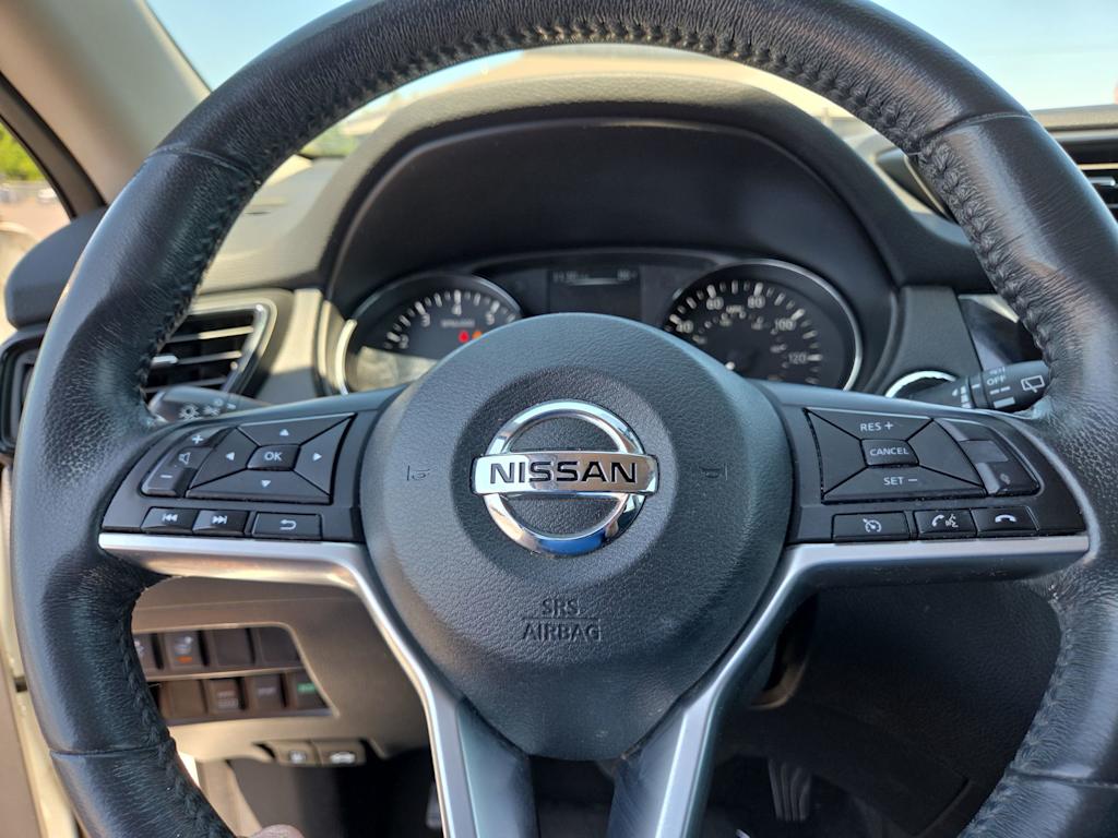 Thumbnail: 2017 Nissan Rogue - 14