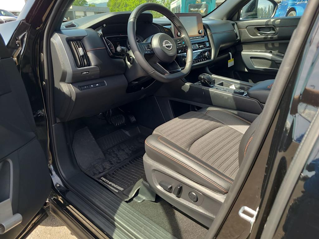 Thumbnail: 2025 Nissan Pathfinder - 12