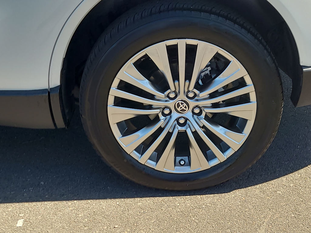 Thumbnail: 2023 Toyota Venza - 8