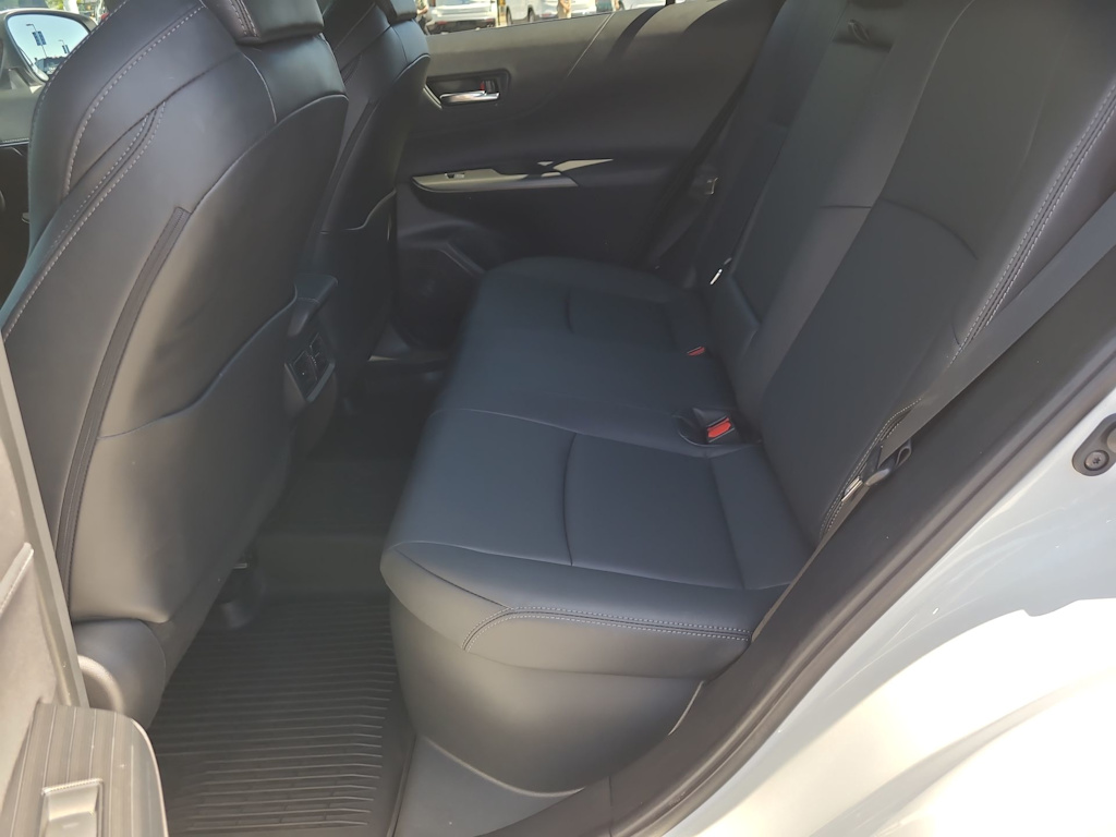 Thumbnail: 2023 Toyota Venza - 25