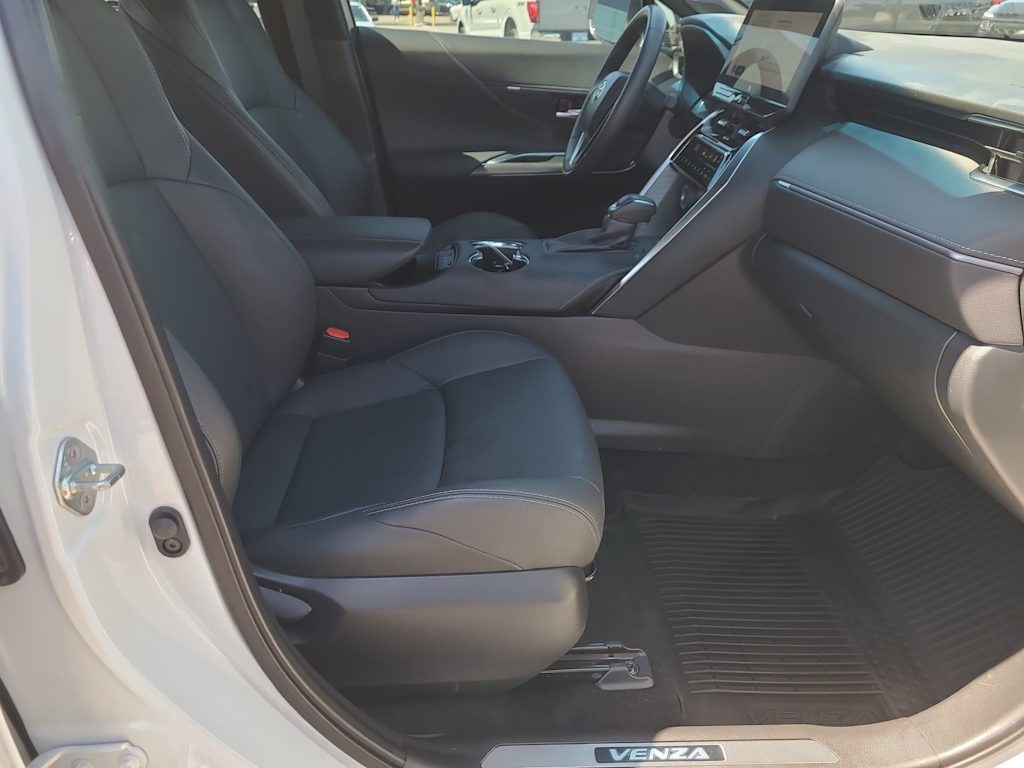 Thumbnail: 2023 Toyota Venza - 12
