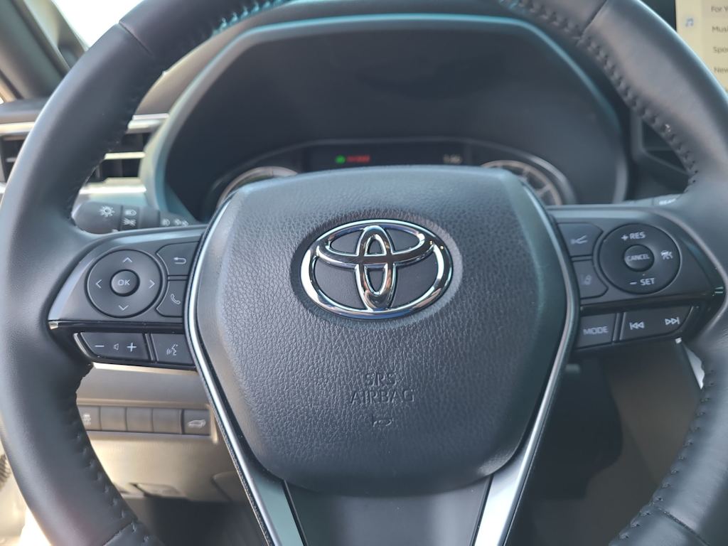 Thumbnail: 2023 Toyota Venza - 26