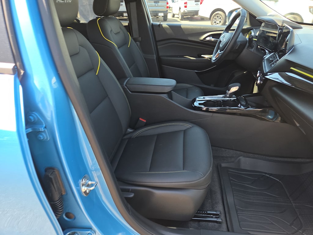 Thumbnail: 2025 Chevrolet Trax - 12