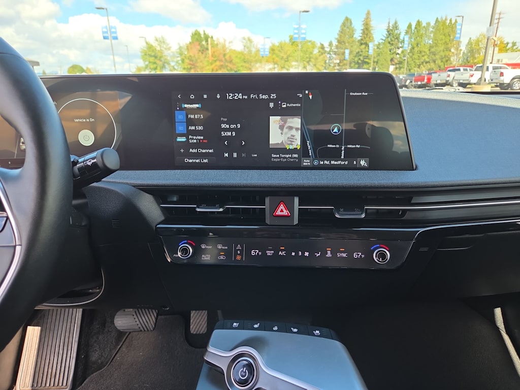 Thumbnail: 2022 Kia EV6 - 13
