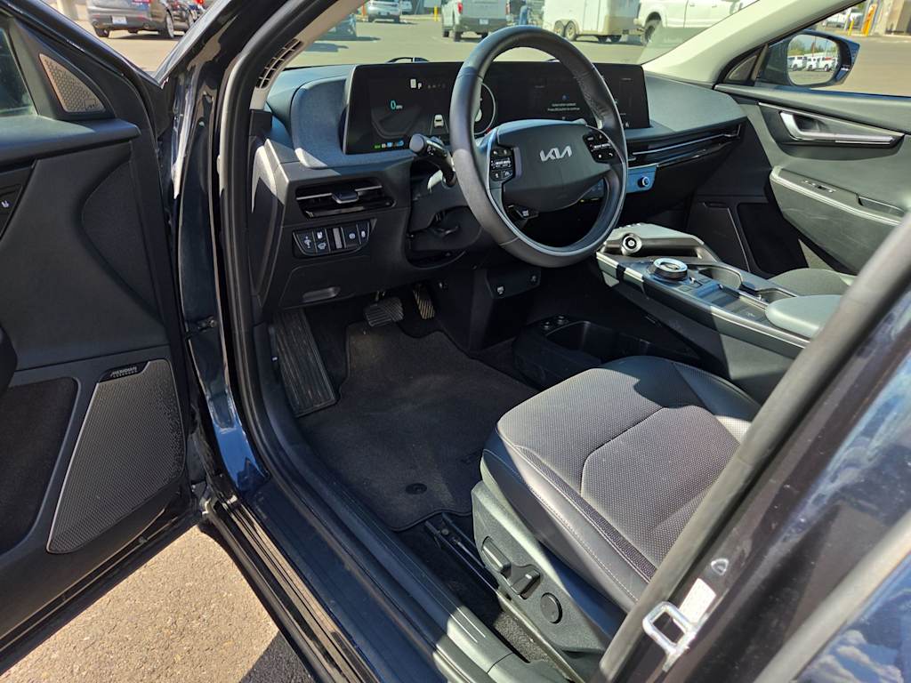 Thumbnail: 2022 Kia EV6 - 10