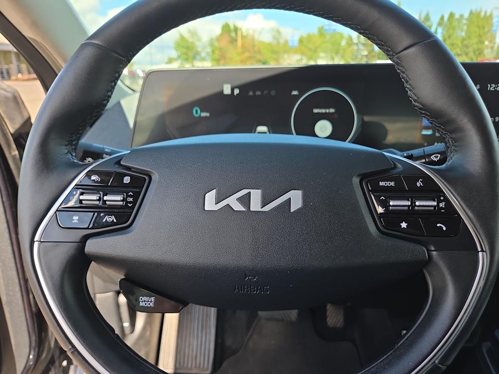 Thumbnail: 2022 Kia EV6 - 28