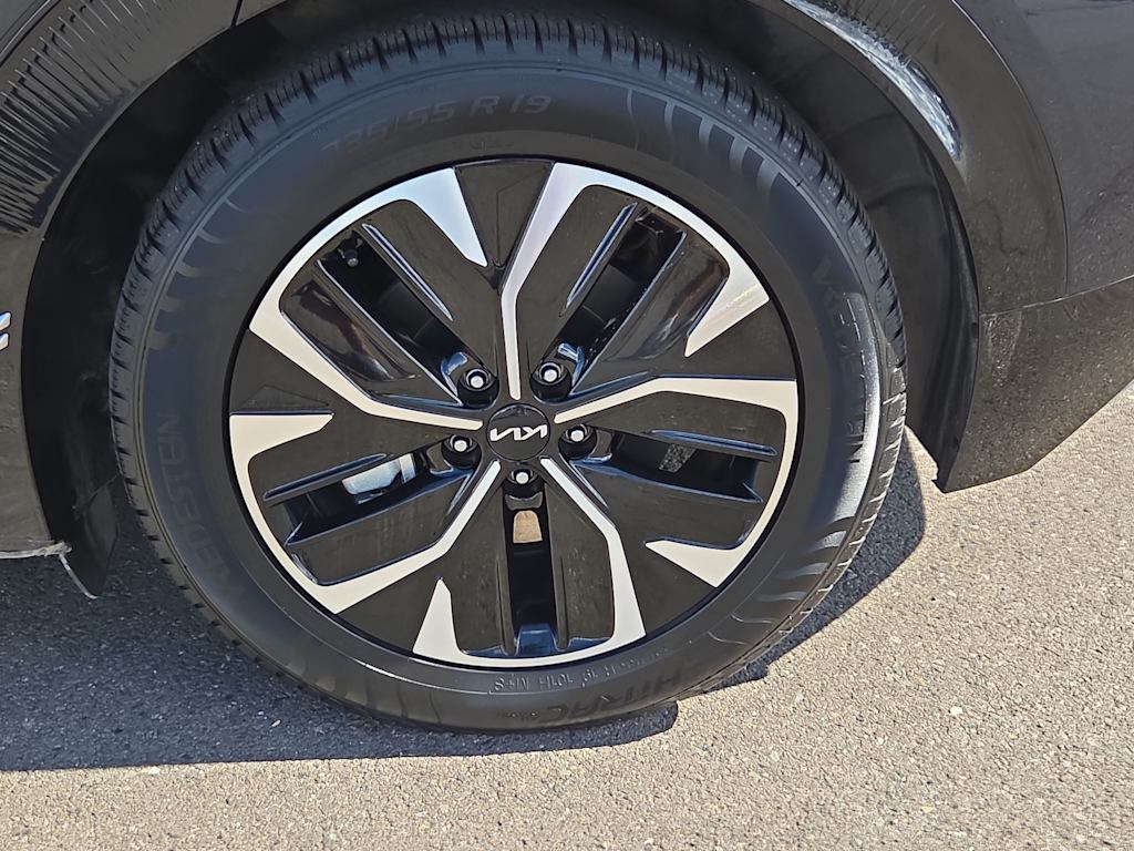 Thumbnail: 2022 Kia EV6 - 8