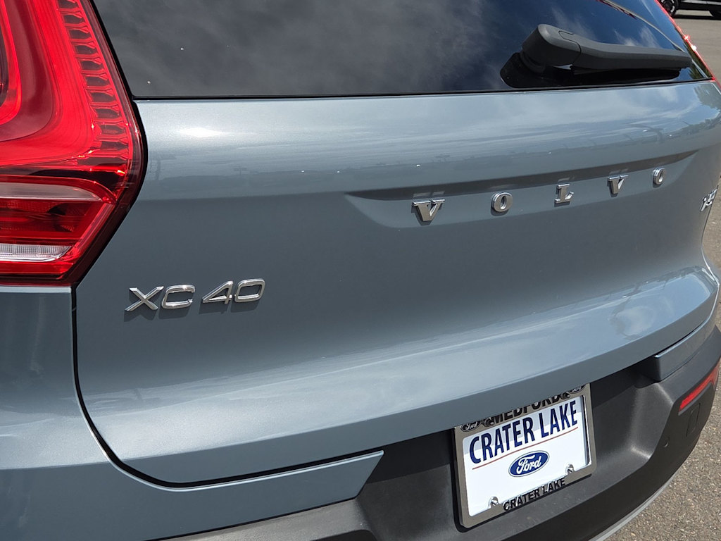 Thumbnail: 2022 Volvo XC40 - 7