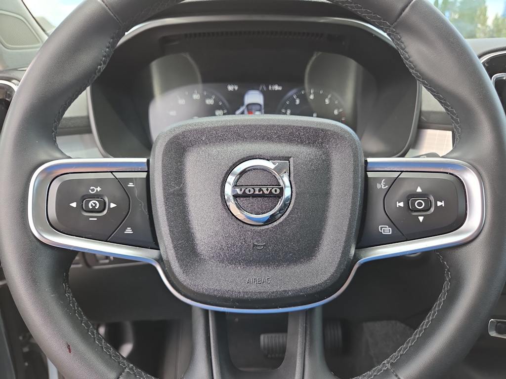 Thumbnail: 2022 Volvo XC40 - 29