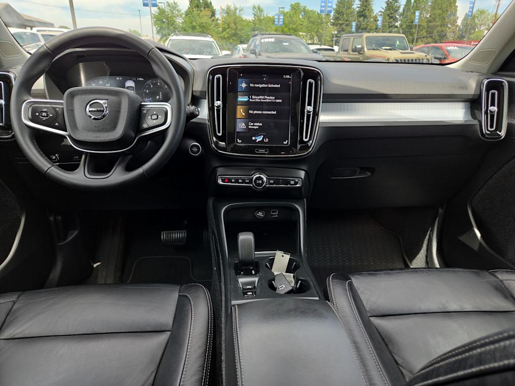 Thumbnail: 2022 Volvo XC40 - 10