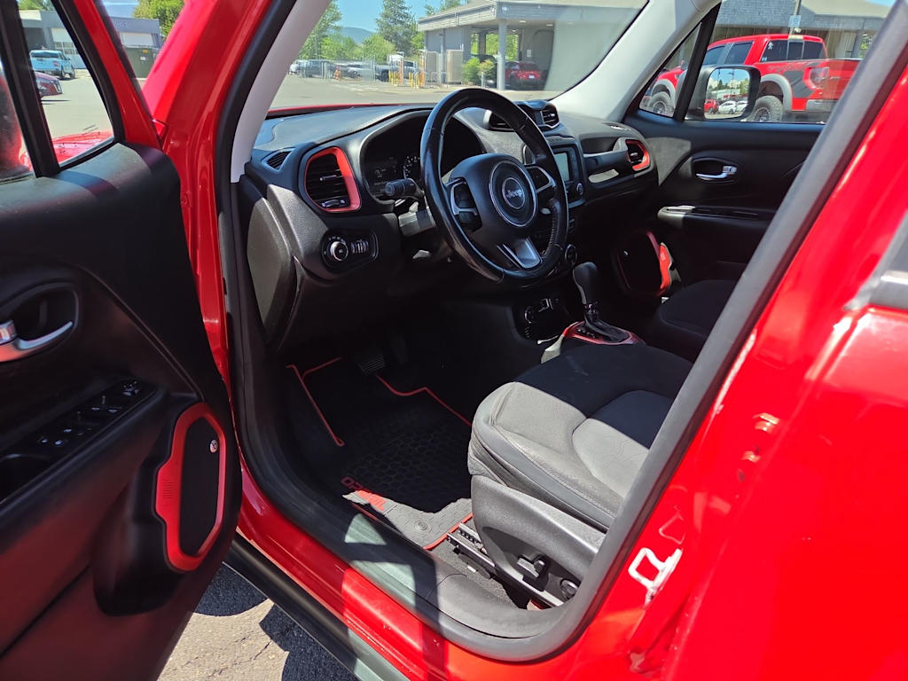 Thumbnail: 2017 Jeep Renegade - 7