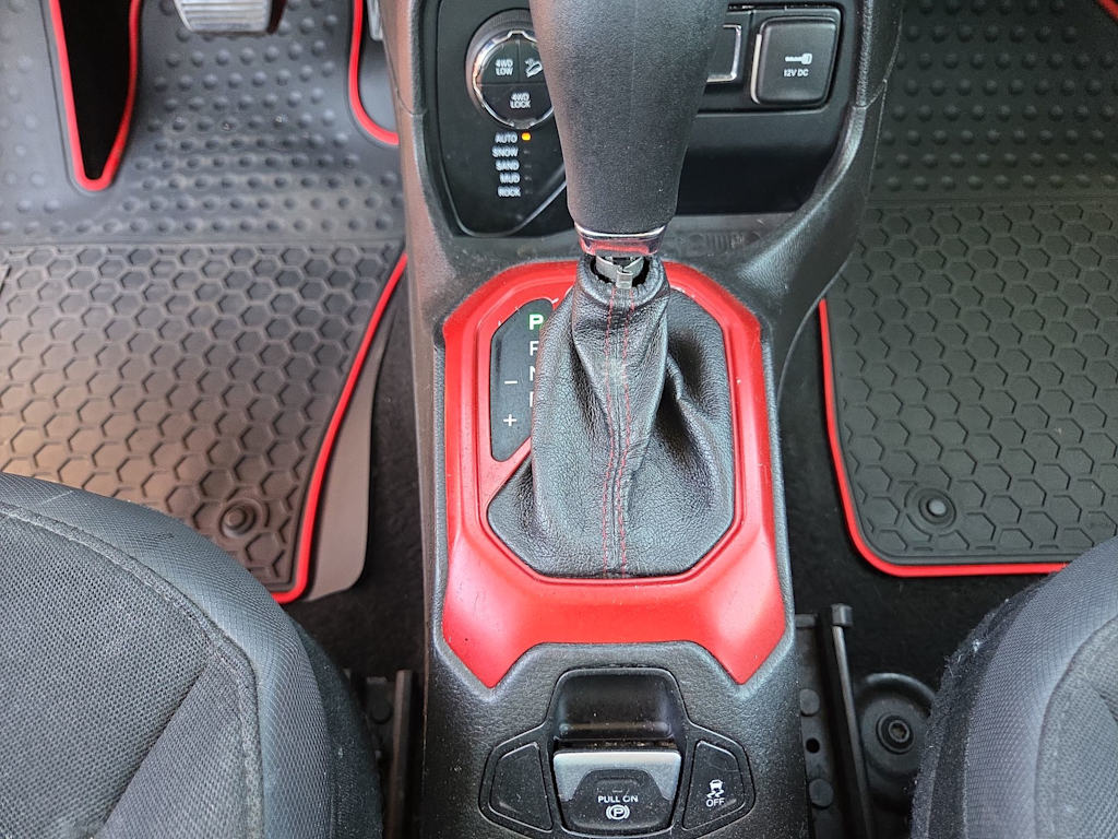 Thumbnail: 2017 Jeep Renegade - 14