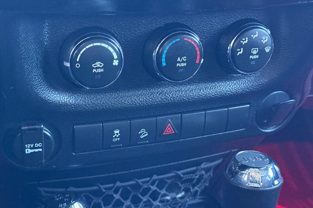 Thumbnail: 2013 Jeep Wrangler - 24