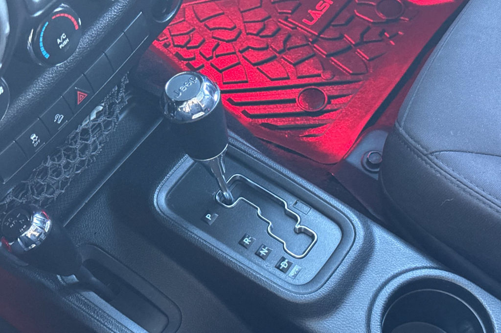 Thumbnail: 2013 Jeep Wrangler - 15