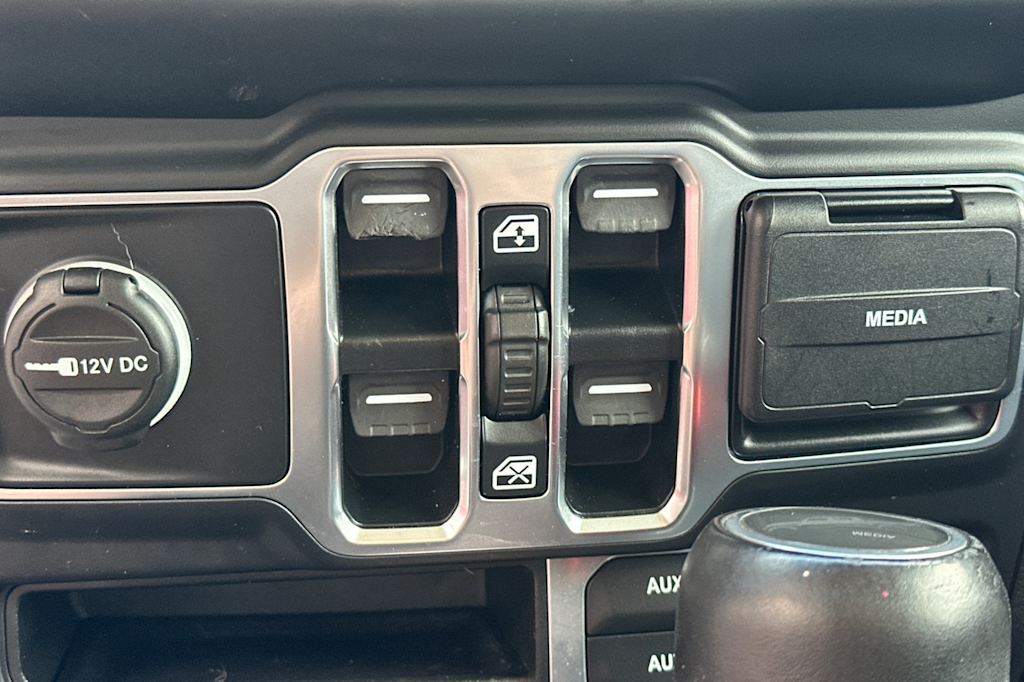 Thumbnail: 2020 Jeep Gladiator - 20