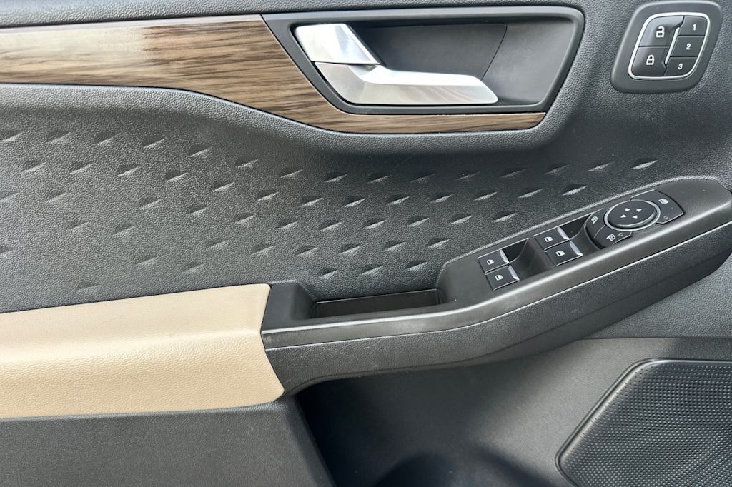 Thumbnail: 2020 Ford Escape - 20