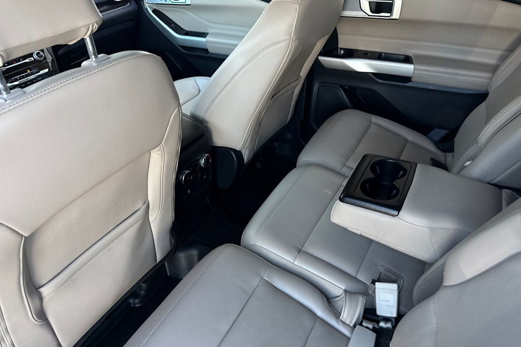 Thumbnail: 2022 Ford Explorer - 8